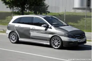 Mercedes Classe B 2012 - Foto spia 29-06-2011 - 27