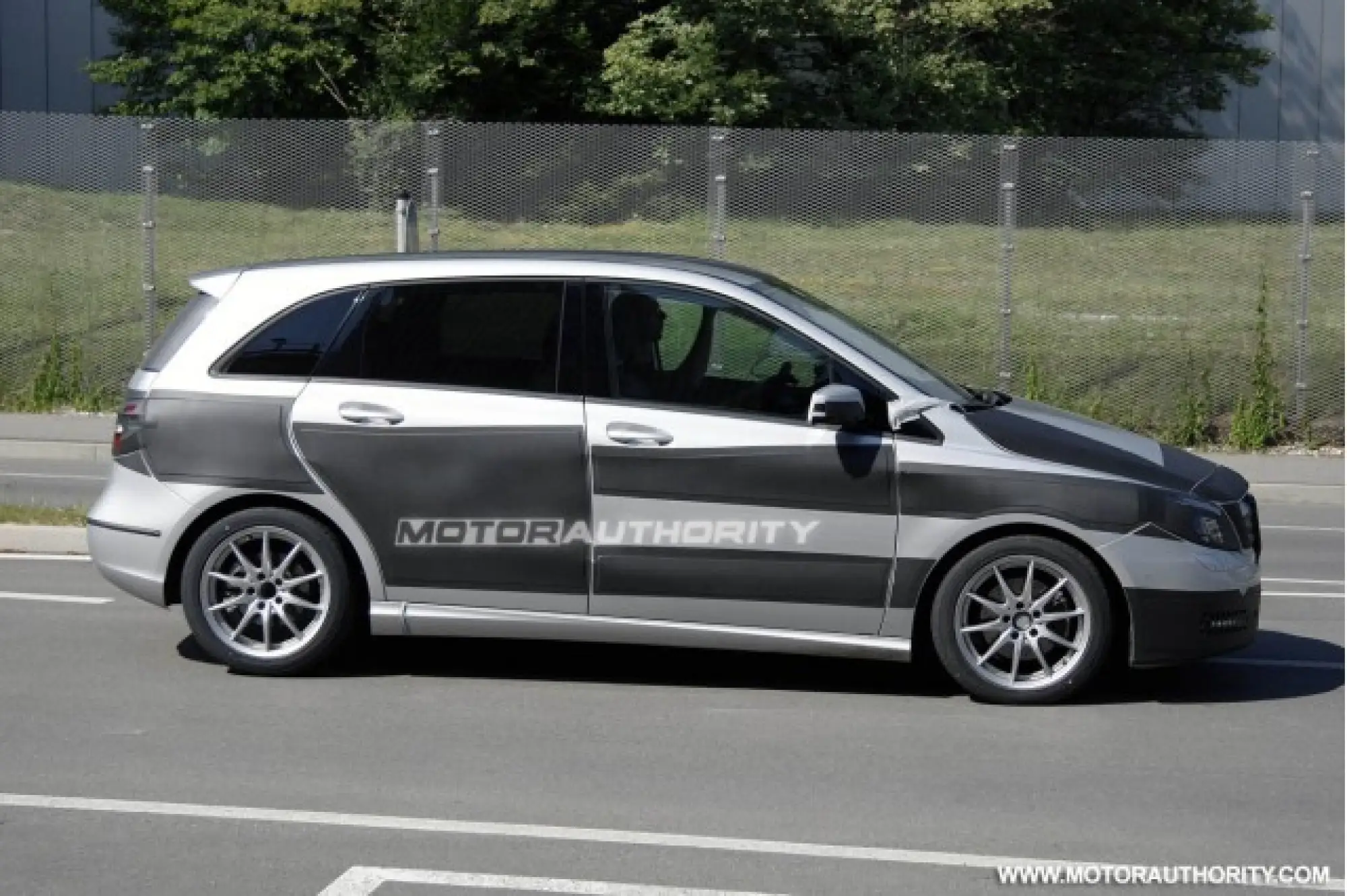 Mercedes Classe B 2012 - Foto spia 29-06-2011 - 28