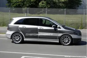 Mercedes Classe B 2012 - Foto spia 29-06-2011 - 28