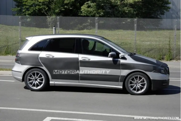 Mercedes Classe B 2012 - Foto spia 29-06-2011 - 28