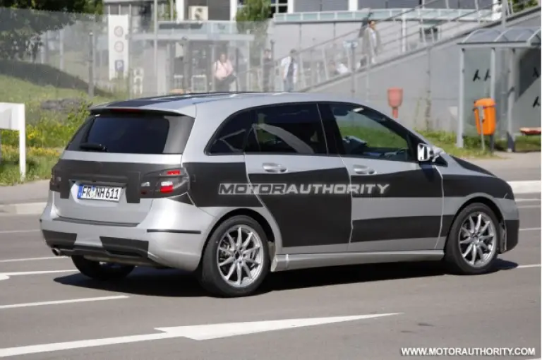 Mercedes Classe B 2012 - Foto spia 29-06-2011 - 29