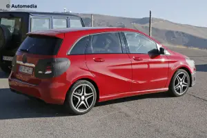 Mercedes Classe B 2015 - Foto spia 01-08-2014