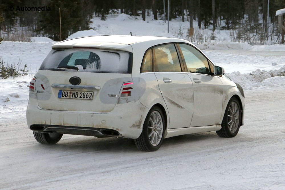 Mercedes Classe B Facelift - Foto spia 12-12-2013