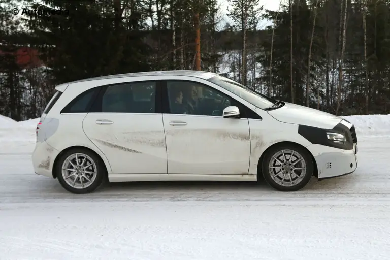 Mercedes Classe B Facelift - Foto spia 12-12-2013 - 3