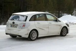 Mercedes Classe B Facelift - Foto spia 12-12-2013