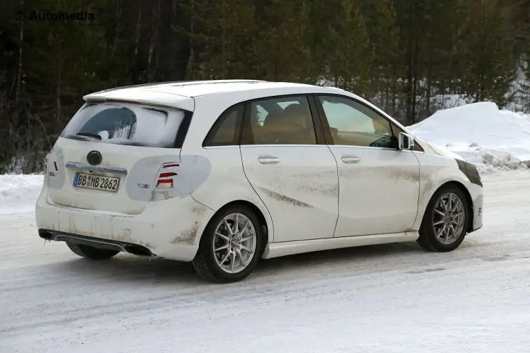 Mercedes Classe B Facelift - Foto spia 12-12-2013 - 4