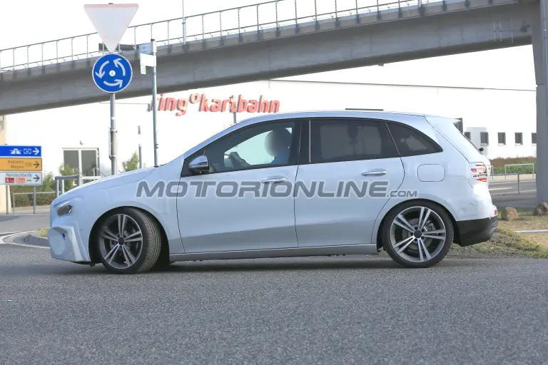 Mercedes Classe B foto spia 6 settembre 2018 - 15