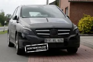Mercedes Classe B foto spia nuova generazione - 1