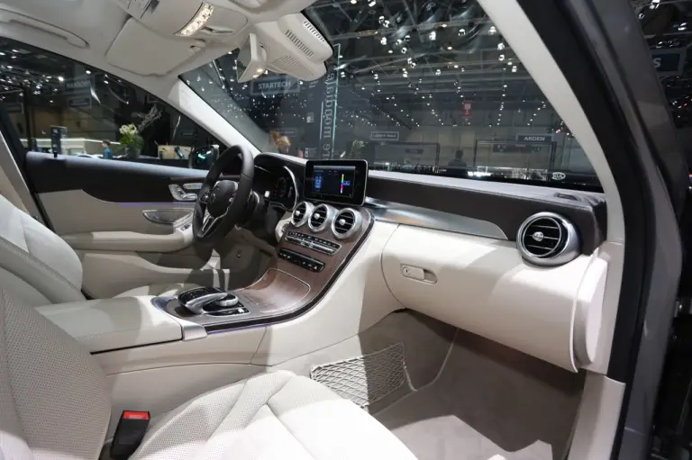 Mercedes Classe C Berlina e Station Wagon - Salone di Ginevra 2018 - 19