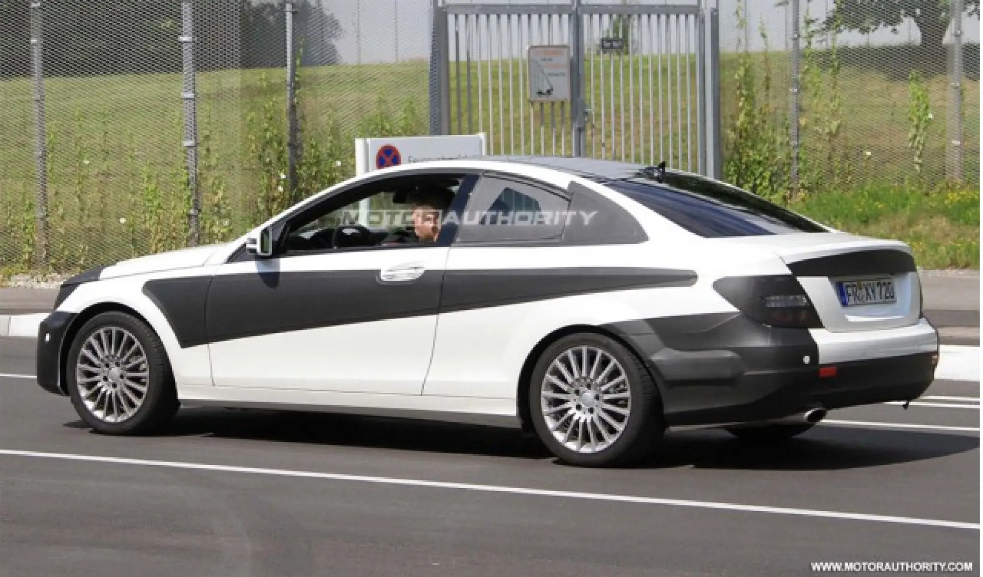 Mercedes Classe C coupé 2012 - Foto spia 25-08-2010 - 1