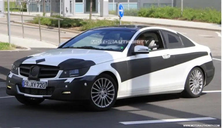 Mercedes Classe C coupé 2012 - Foto spia 25-08-2010 - 3