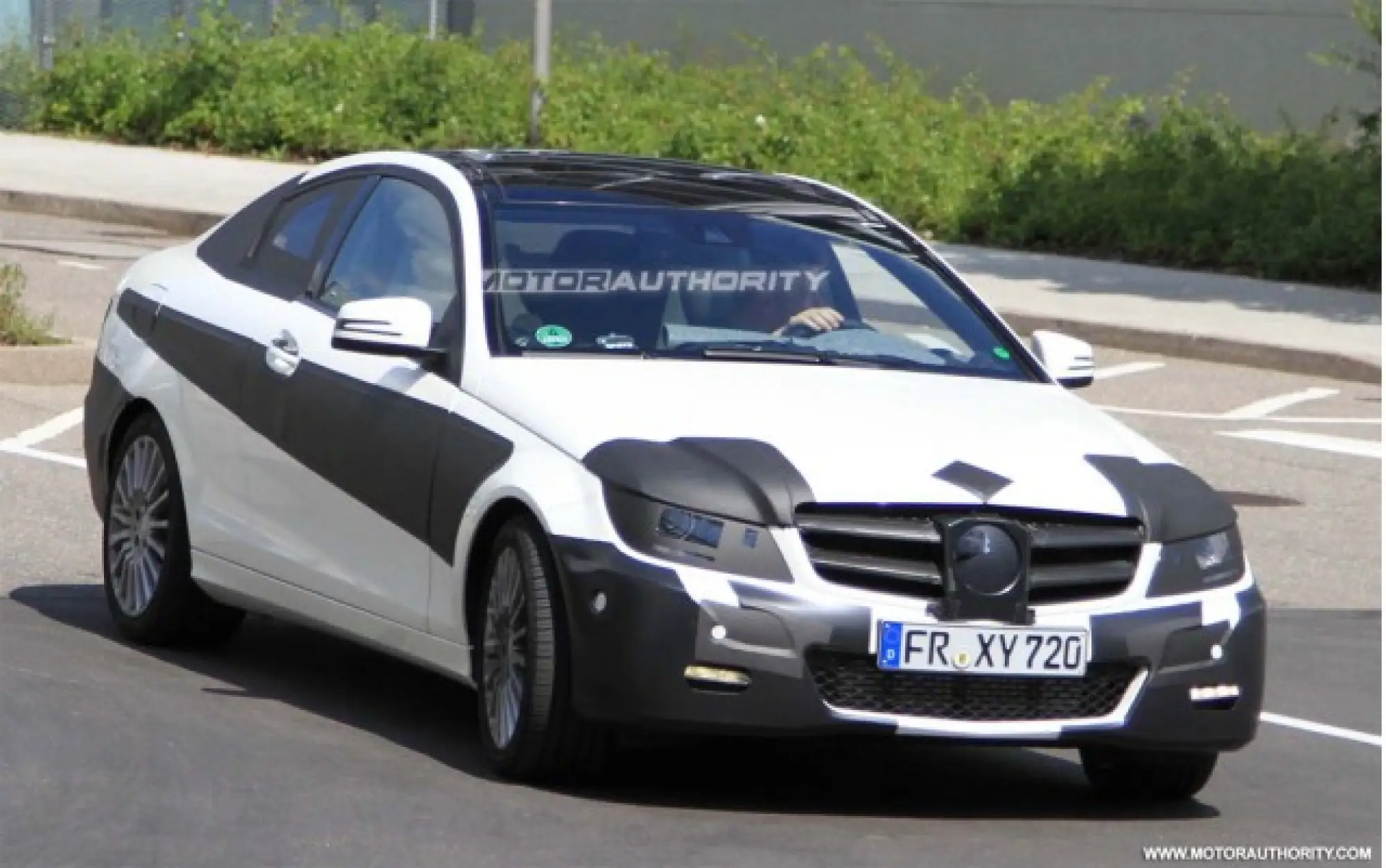 Mercedes Classe C coupé 2012 - Foto spia 25-08-2010 - 5