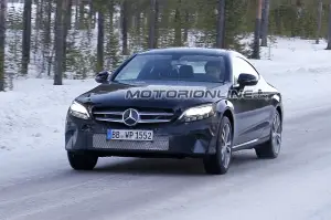 Mercedes Classe C Coupè facelift foto spia 20 gennaio 2017