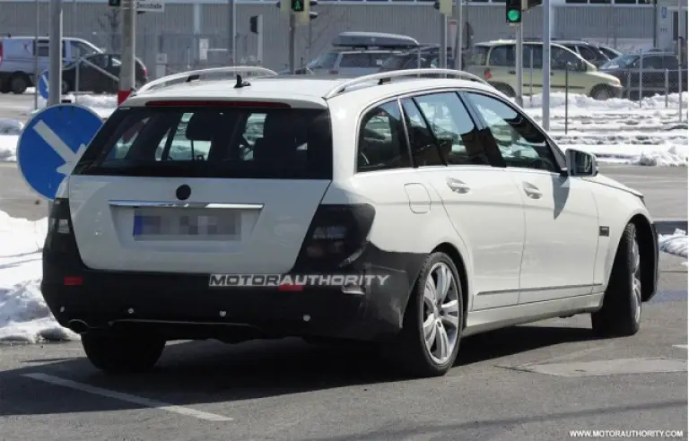 Mercedes Classe C Station Wagon - Foto spia 18 marzo 2010 - 3