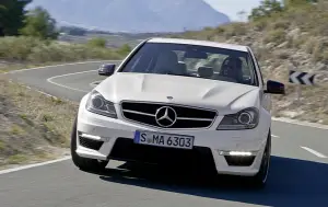 Mercedes Classe C63 AMG restyling 2011  - 5