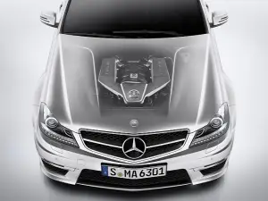 Mercedes Classe C63 AMG restyling 2011  - 11