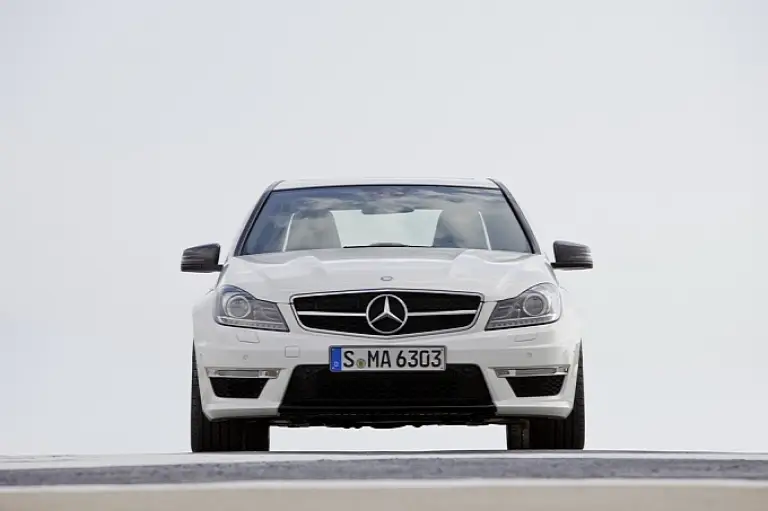 Mercedes Classe C63 AMG restyling 2011  - 16