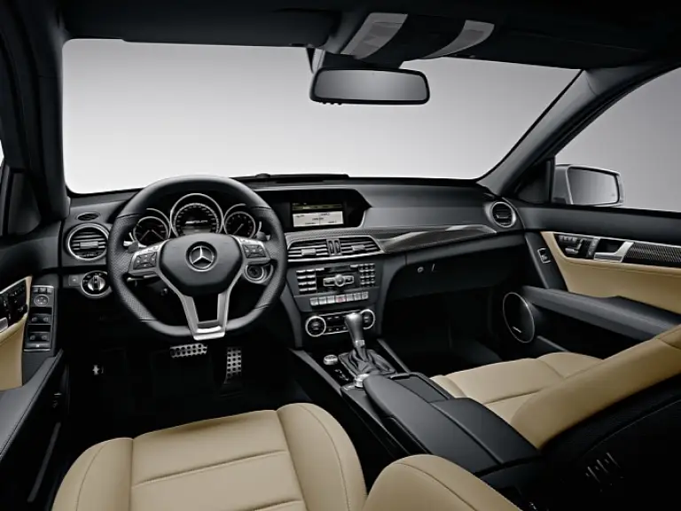Mercedes Classe C63 AMG restyling 2011  - 18