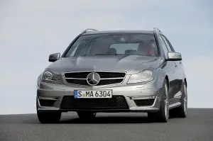 Mercedes Classe C63 AMG restyling 2011  - 12