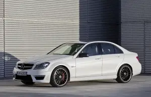Mercedes Classe C63 AMG restyling 2011  - 24