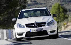 Mercedes Classe C63 AMG restyling 2011  - 32