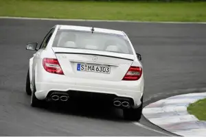 Mercedes Classe C63 AMG restyling - 12