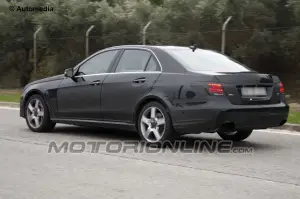 Mercedes Classe E 2013 - Foto spia 6-12-12 - 4