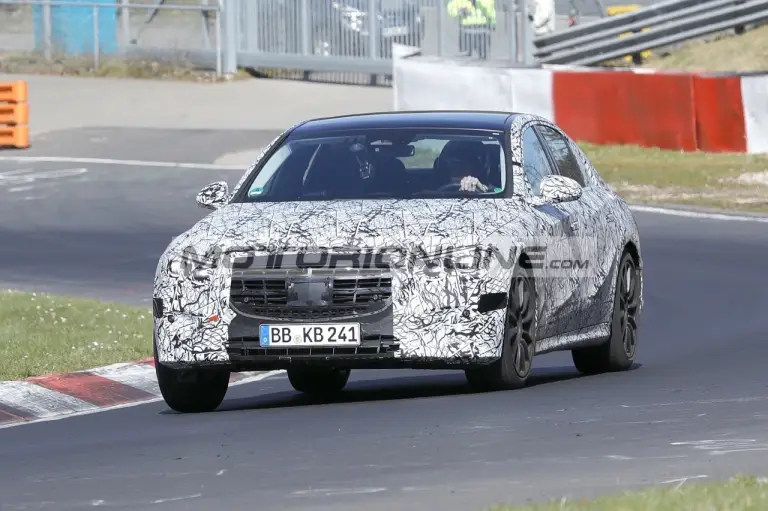 Mercedes Classe E 2023 - Foto spia 12-4-2022 - 2