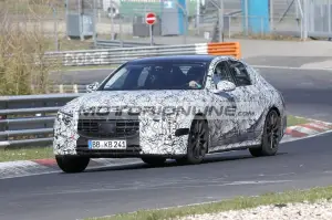 Mercedes Classe E 2023 - Foto spia 12-4-2022 - 4