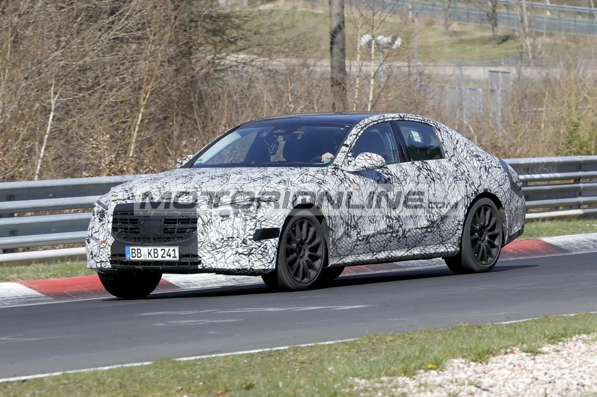 Mercedes Classe E 2023 - Foto spia 12-4-2022 - 8