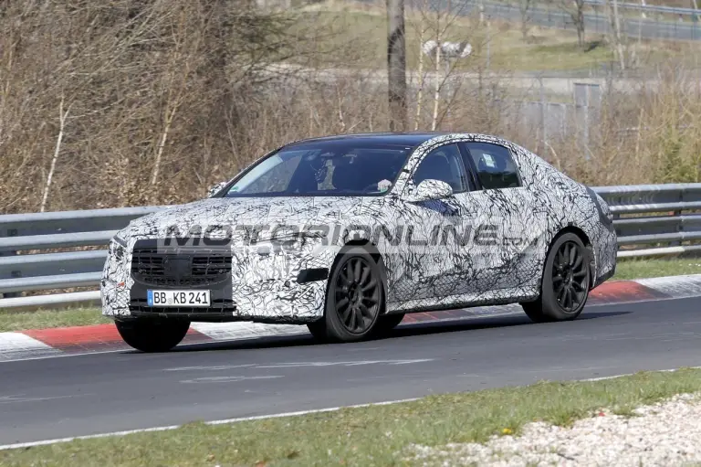 Mercedes Classe E 2023 - Foto spia 12-4-2022 - 8
