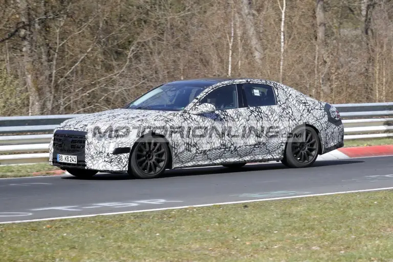 Mercedes Classe E 2023 - Foto spia 12-4-2022 - 7