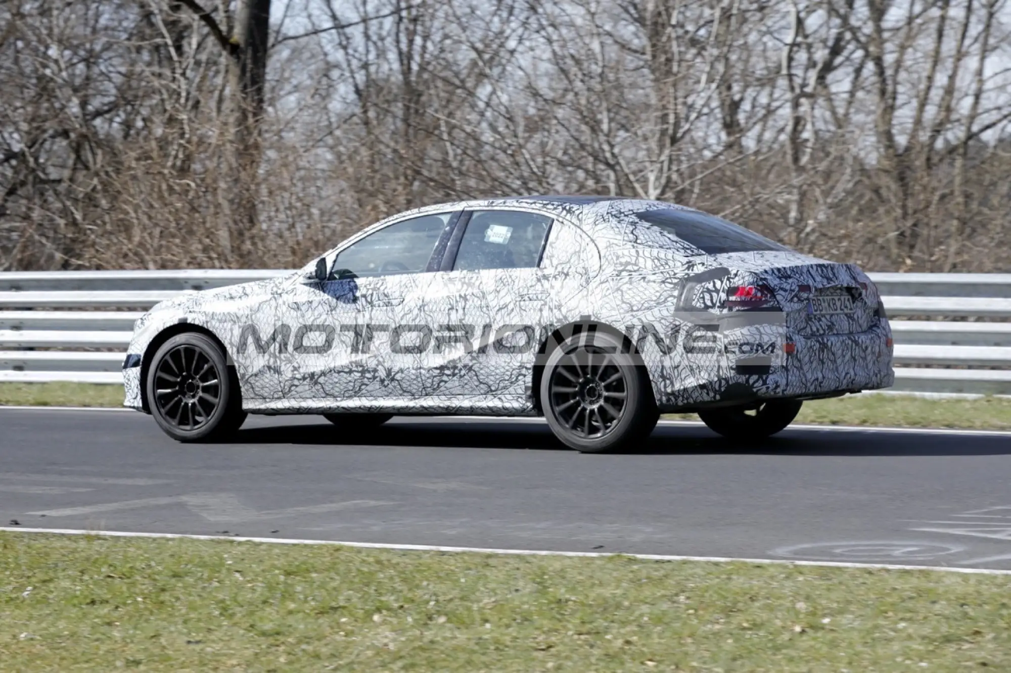 Mercedes Classe E 2023 - Foto spia 12-4-2022 - 9