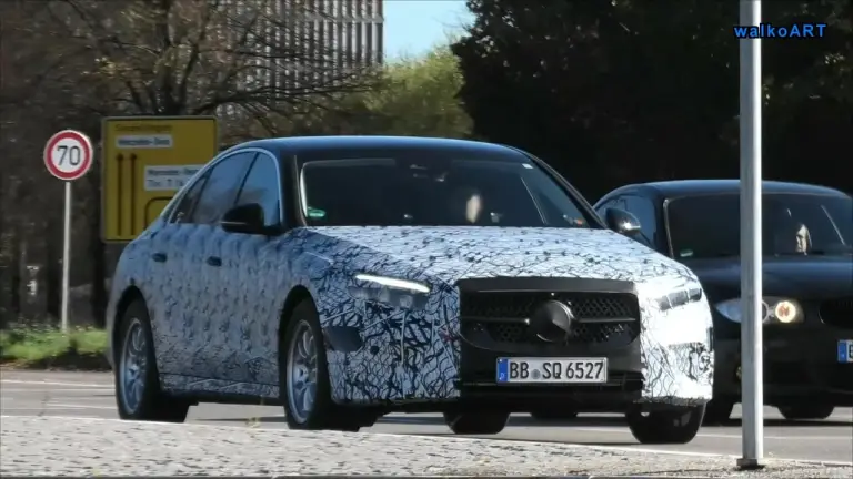 Mercedes Classe E 2024 prototipi Germania - Foto spia - 2