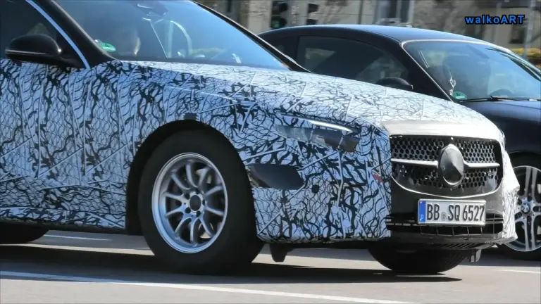 Mercedes Classe E 2024 prototipi Germania - Foto spia - 10