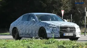 Mercedes Classe E 2024 prototipi Germania - Foto spia - 7