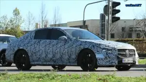 Mercedes Classe E 2024 prototipi Germania - Foto spia - 4