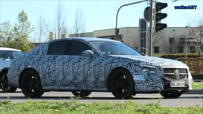 Mercedes Classe E 2024 prototipi Germania - Foto spia - 4
