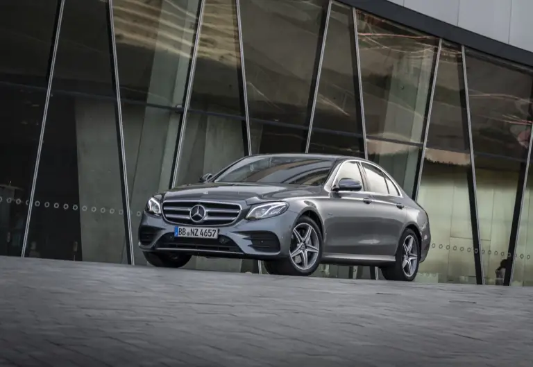 Mercedes Classe E 300 de - Prova su Strada in anteprima - 3