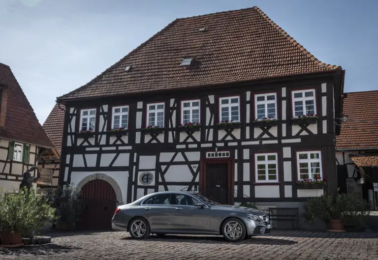 Mercedes Classe E 300 de - Prova su Strada in anteprima - 7