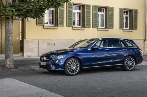 Mercedes Classe E 300 de - Prova su Strada in anteprima - 17