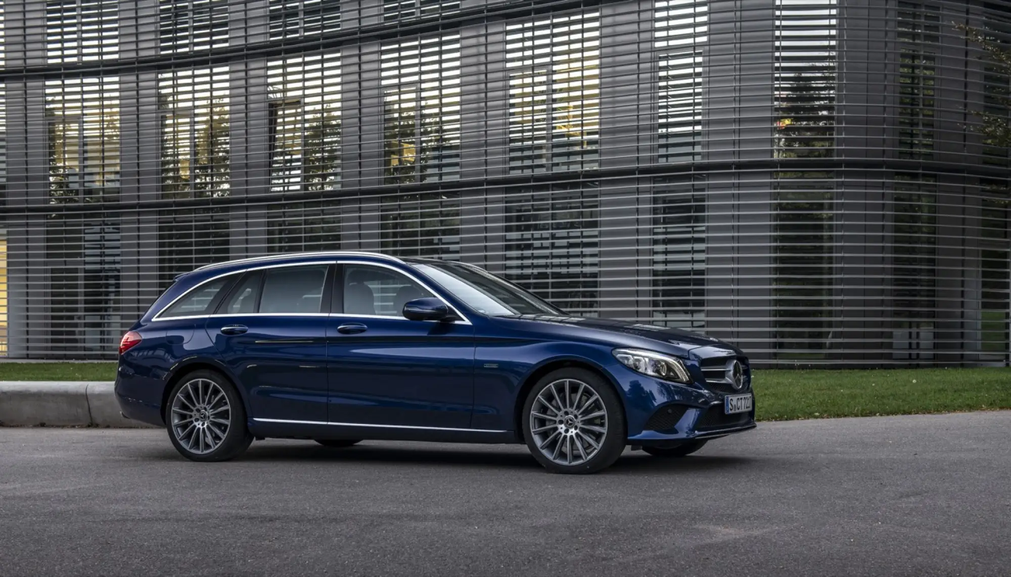 Mercedes Classe E 300 de - Prova su Strada in anteprima - 19