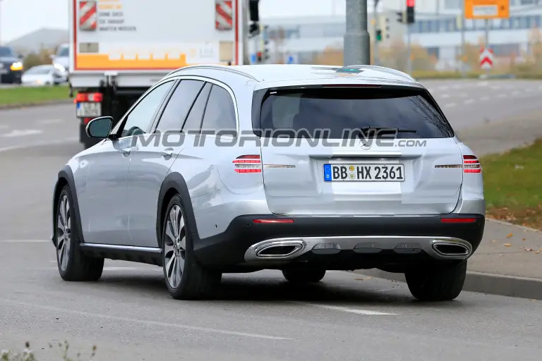 Mercedes Classe E All Terrain foto spia 6 novembre 2018 - 8