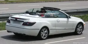 Foto spia Mercedes Classe E Cabrio