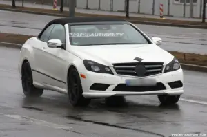 Foto spia Mercedes Classe E Cabrio