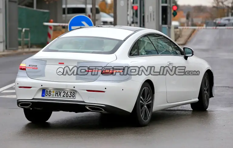 Mercedes Classe E Coupe 2019 - Foto spia 12-11-2018 - 17