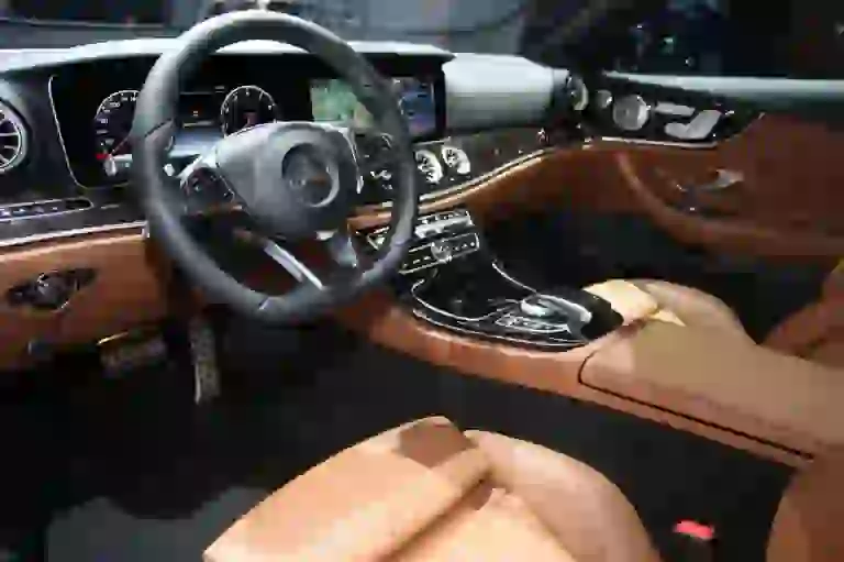 Mercedes Classe E Coupe Foto Live - Salone di Ginevra 2017 - 2