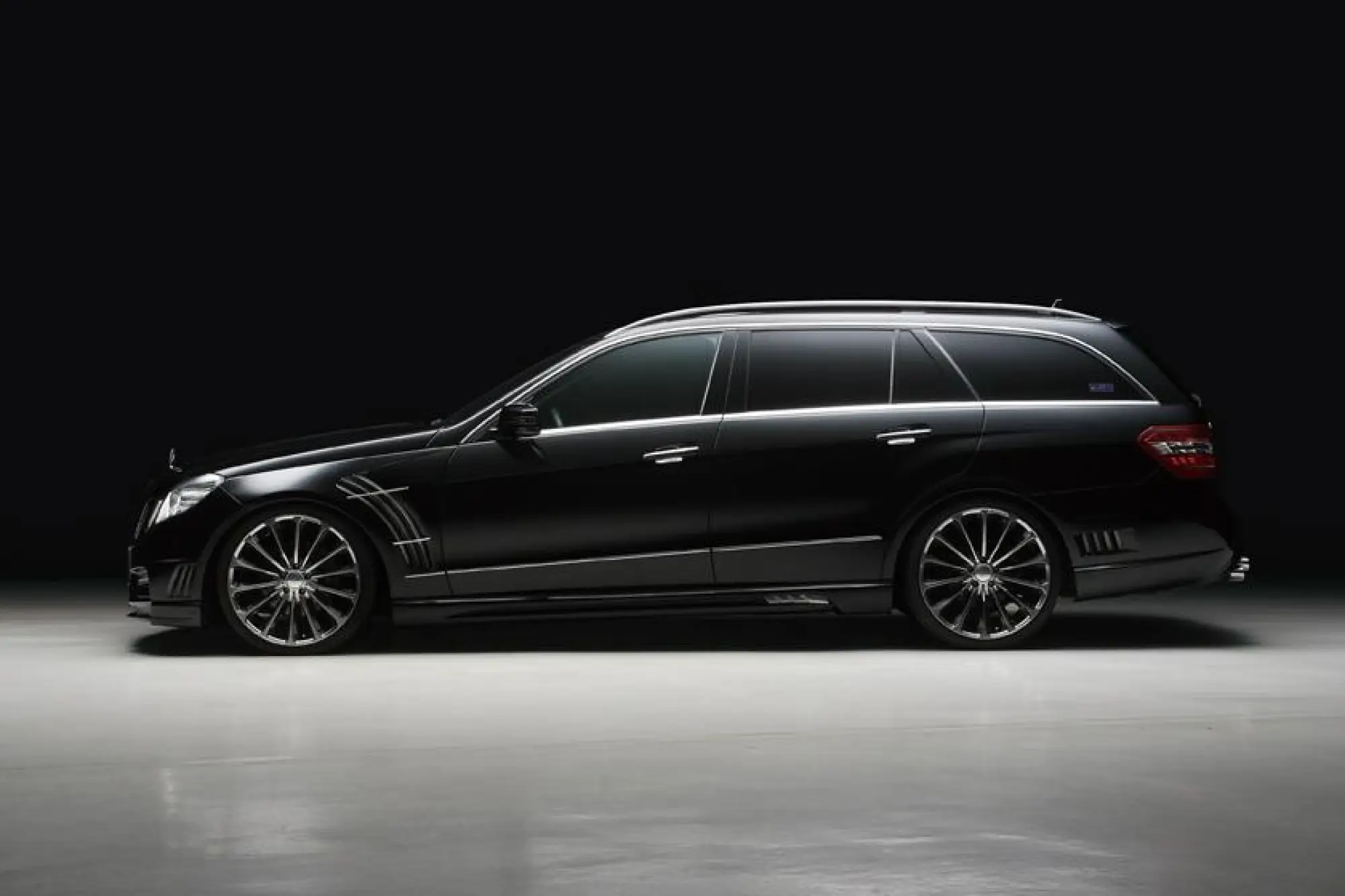 Mercedes Classe E Estate Black Bison by Wald International - 8