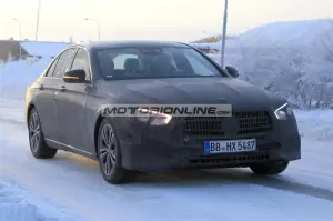 Mercedes Classe E facelift - Foto spia 1-2-2019 - 10