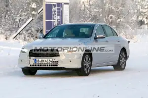 Mercedes Classe E facelift - foto spia 14-12-2018 - 13